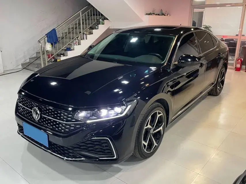 2023 Volkswagen Passat 2.0T 186HP L4 7DCT