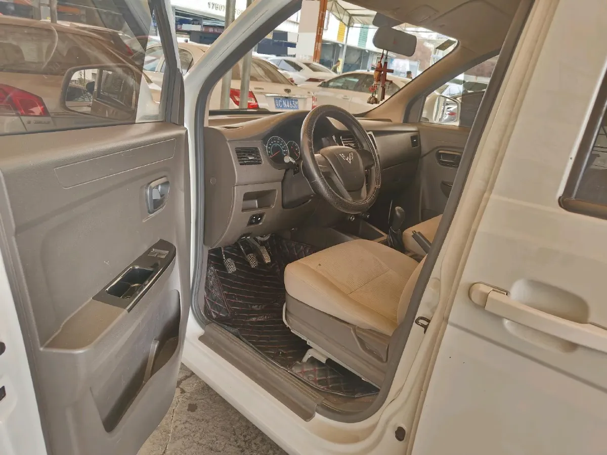 2016 WuLing RongGuang V 1.5L 112HP L4 5MT,autocango,china used car exporter,china ev exporter,chinese used car exporter,chinese used ev exporter