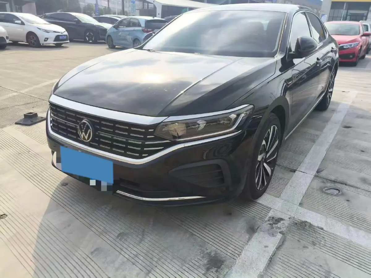 2024 Volkswagen Passat 2.0T 220HP L4 7DCT