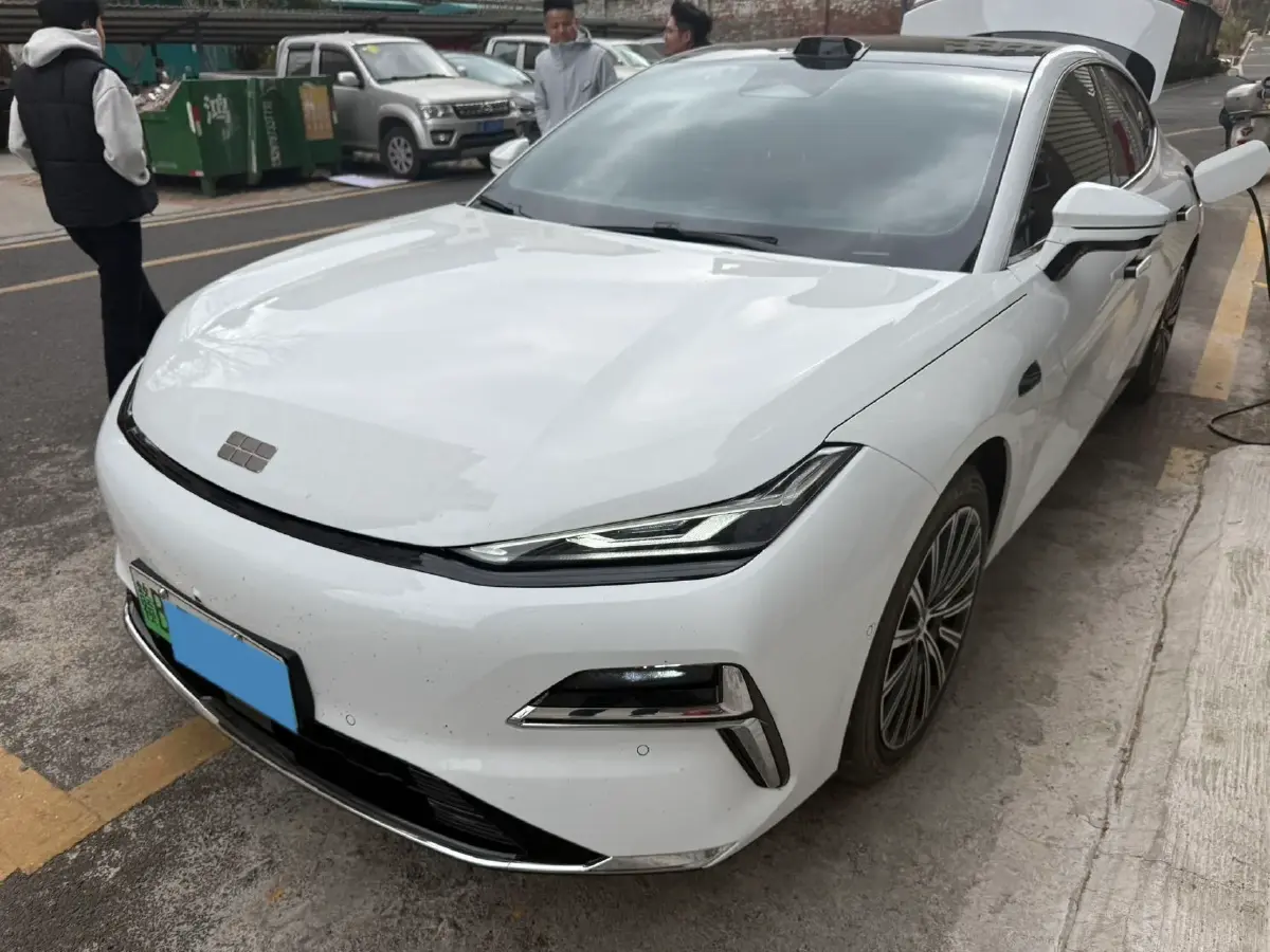 2025 Geely Galaxy Starshine 8 1.5L 112HP L4 1DHT PHEV