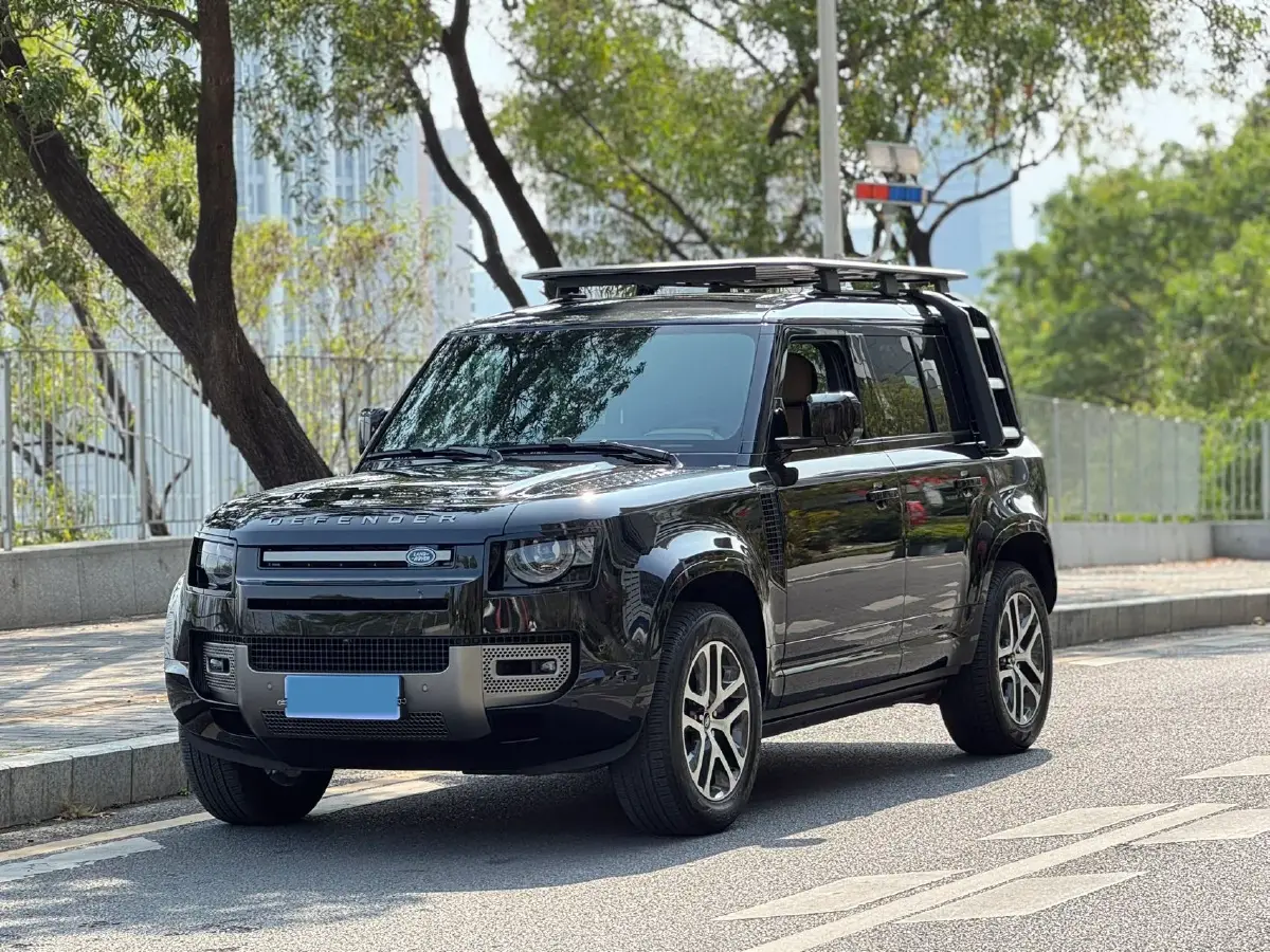 2025 Land Rover Defender 3.0T 400HP L6 8AT