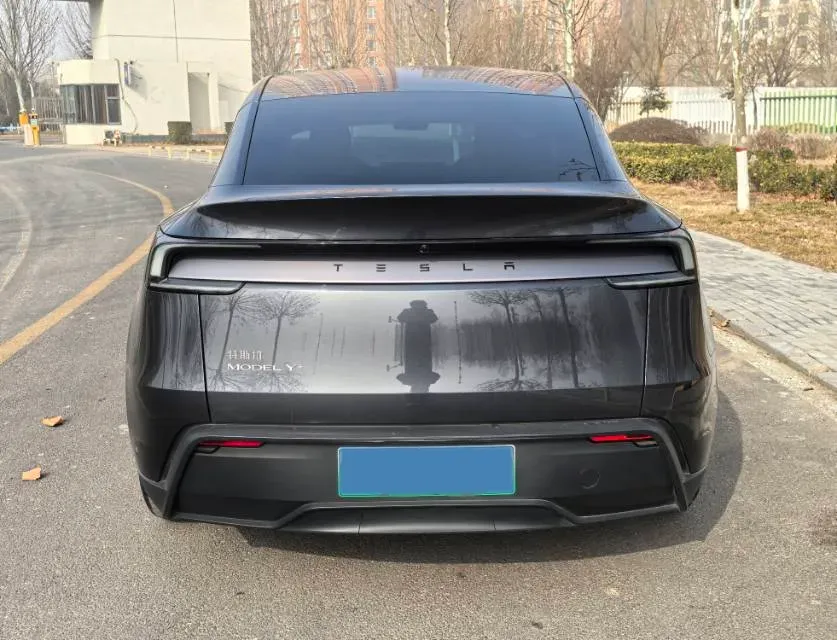 2025 Tesla Model Y L BEV,autocango,china used car exporter,china ev exporter,chinese used car exporter,chinese used ev exporter