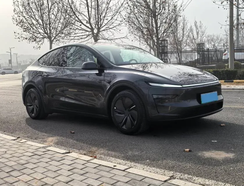 2025 Tesla Model Y L BEV,autocango,china used car exporter,china ev exporter,chinese used car exporter,chinese used ev exporter