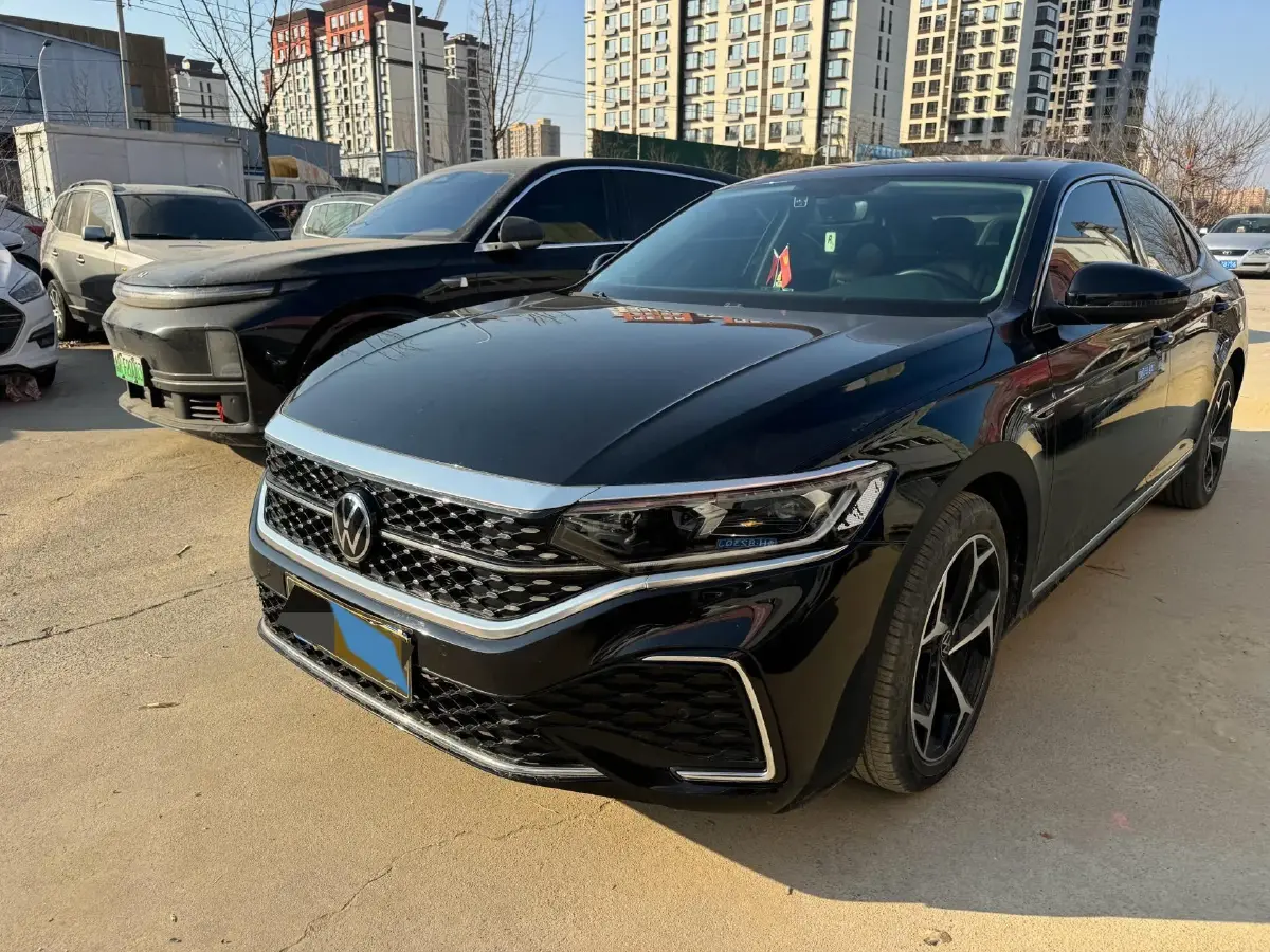 2023 Volkswagen Passat 2.0T 186HP L4 7DCT