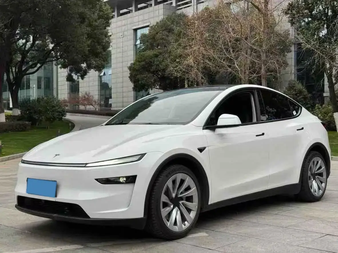 2025 Tesla Model Y BEV