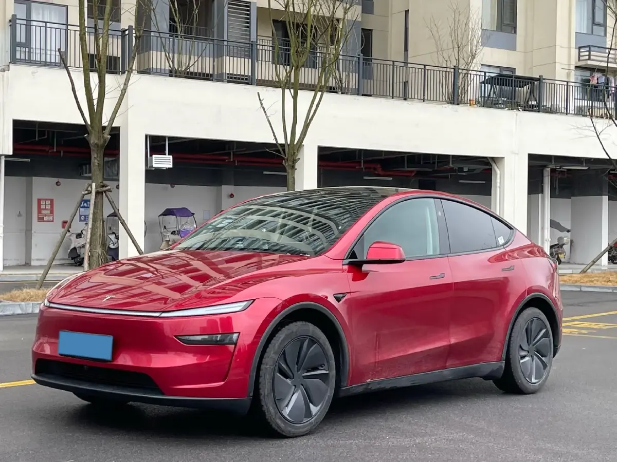 2025 Tesla Model Y BEV 62.5KWH