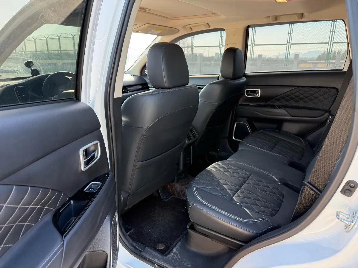 2021 Mitsubishi Outlander 2.0L 166HP L4 CVT,autocango,china used car exporter,china ev exporter,chinese used car exporter,chinese used ev exporter