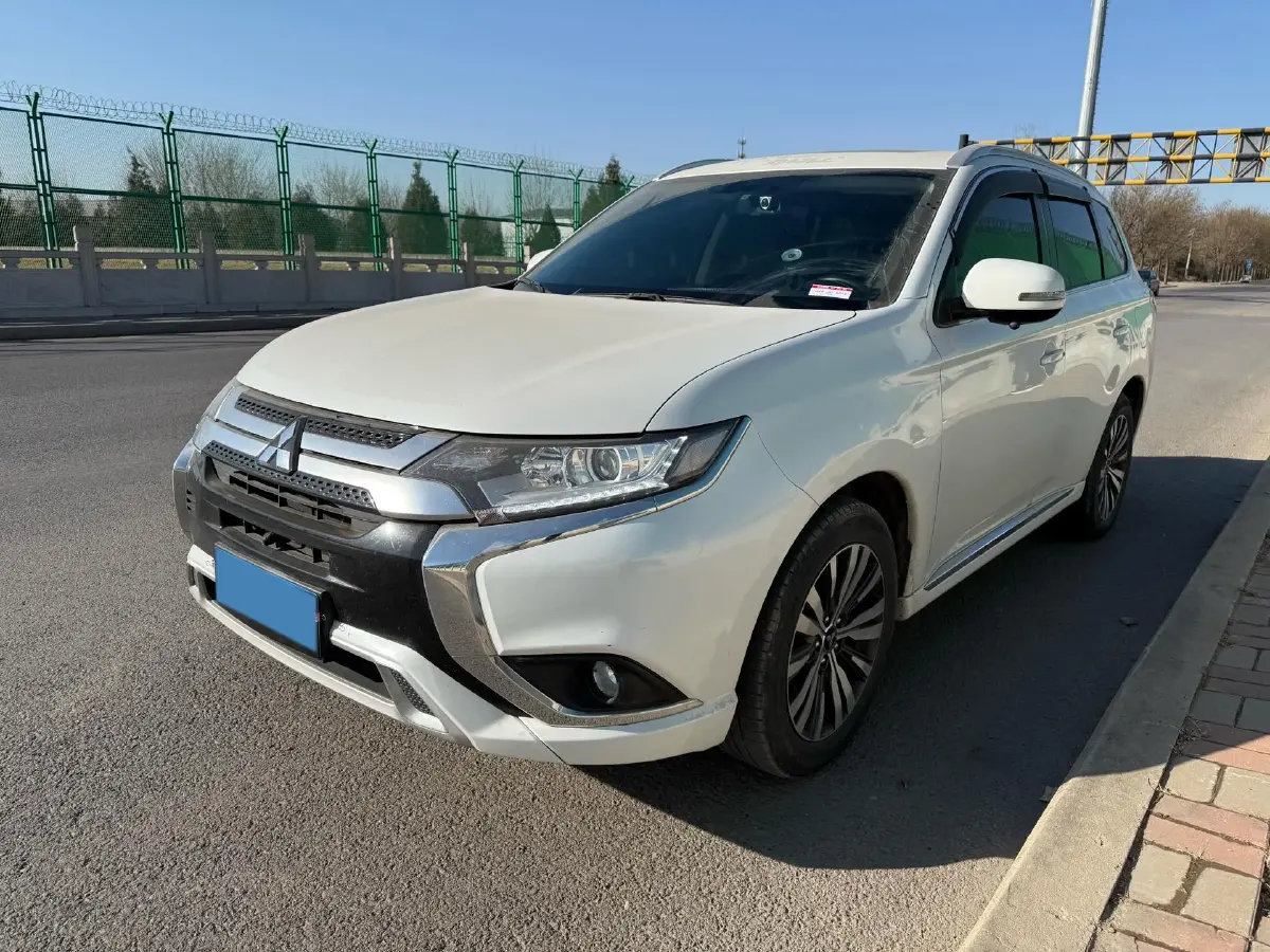 2021 Mitsubishi Outlander 2.0L 166HP L4 CVT