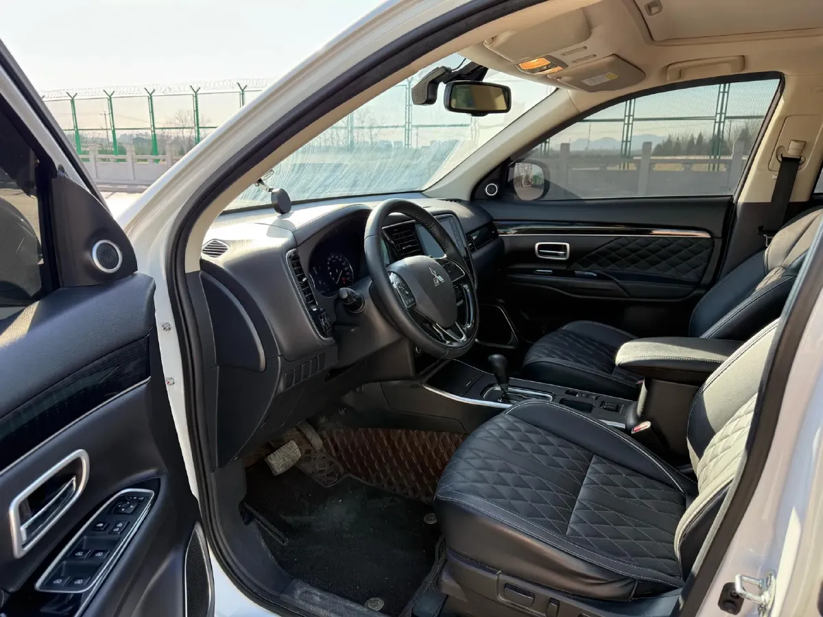 2021 Mitsubishi Outlander 2.0L 166HP L4 CVT,autocango,china used car exporter,china ev exporter,chinese used car exporter,chinese used ev exporter