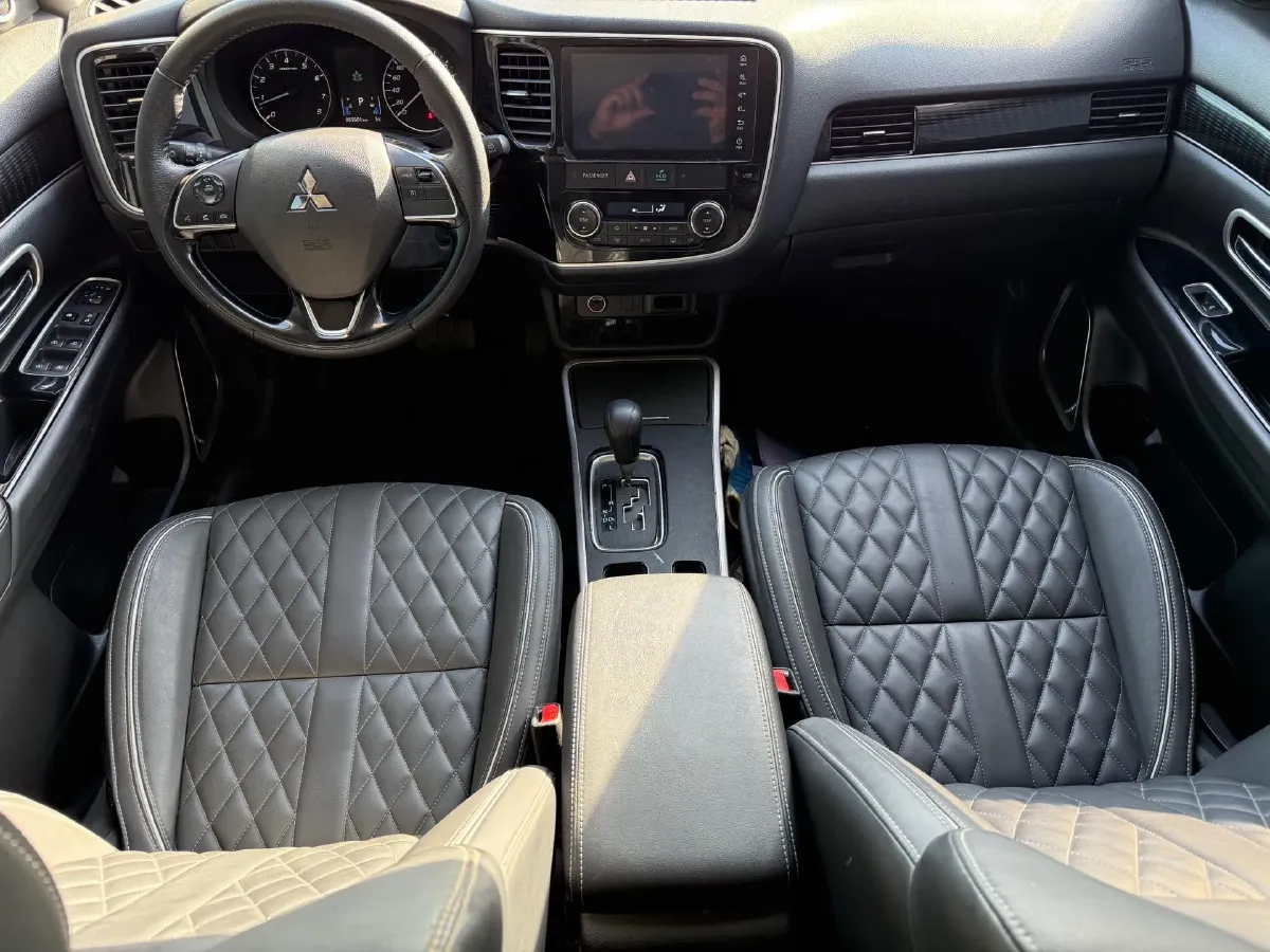 2021 Mitsubishi Outlander 2.0L 166HP L4 CVT,autocango,china used car exporter,china ev exporter,chinese used car exporter,chinese used ev exporter