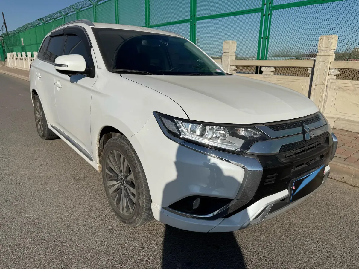 2021 Mitsubishi Outlander 2.0L 166HP L4 CVT,autocango,china used car exporter,china ev exporter,chinese used car exporter,chinese used ev exporter