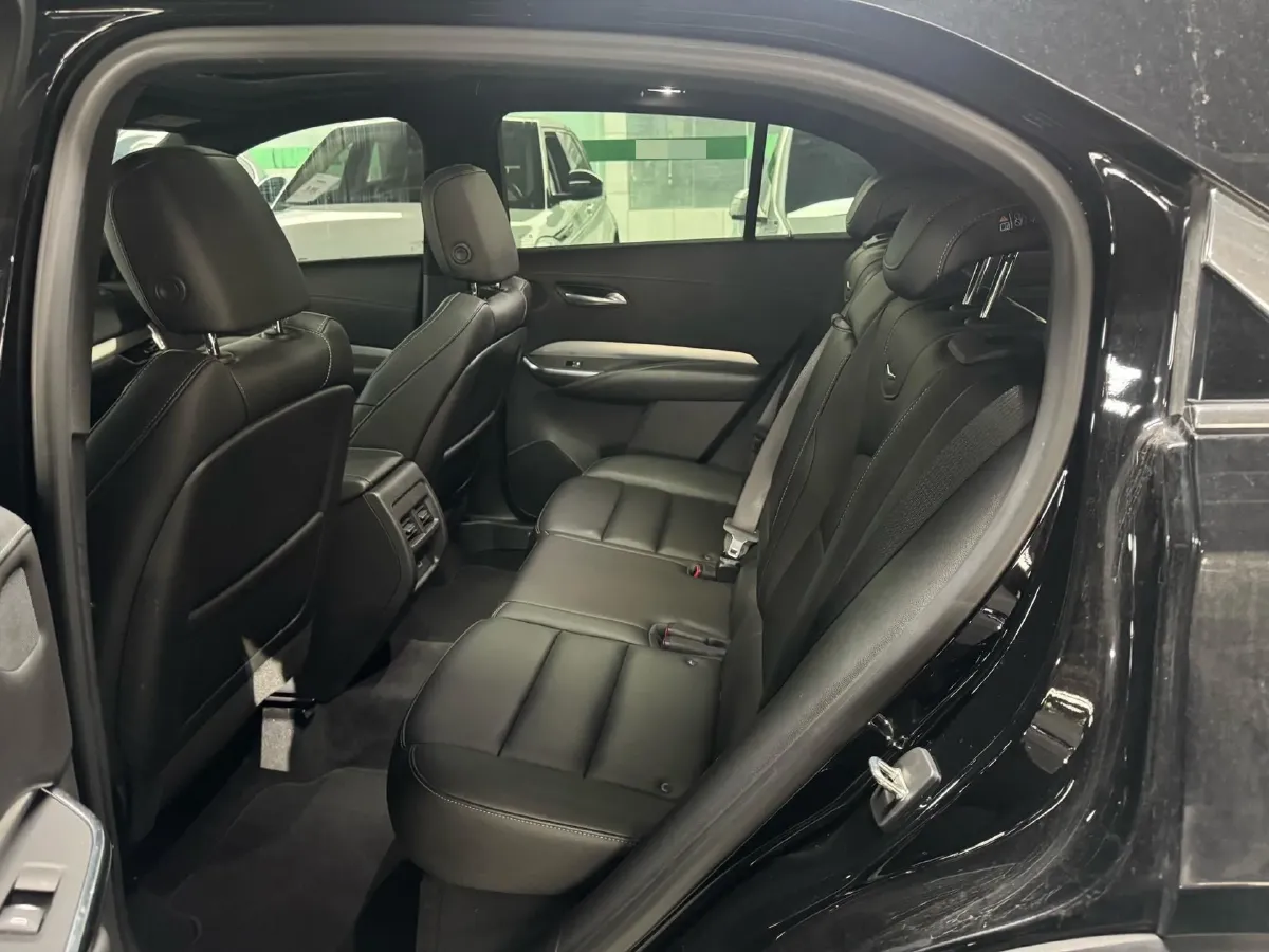 2022 Cadillac XT4 2.0T 237HP L4 9AT,autocango,china used car exporter,china ev exporter,chinese used car exporter,chinese used ev exporter