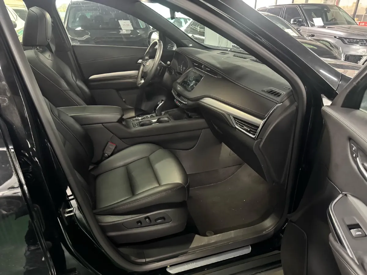 2022 Cadillac XT4 2.0T 237HP L4 9AT,autocango,china used car exporter,china ev exporter,chinese used car exporter,chinese used ev exporter