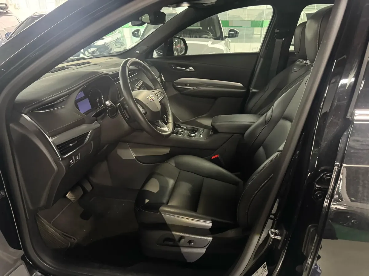 2022 Cadillac XT4 2.0T 237HP L4 9AT,autocango,china used car exporter,china ev exporter,chinese used car exporter,chinese used ev exporter