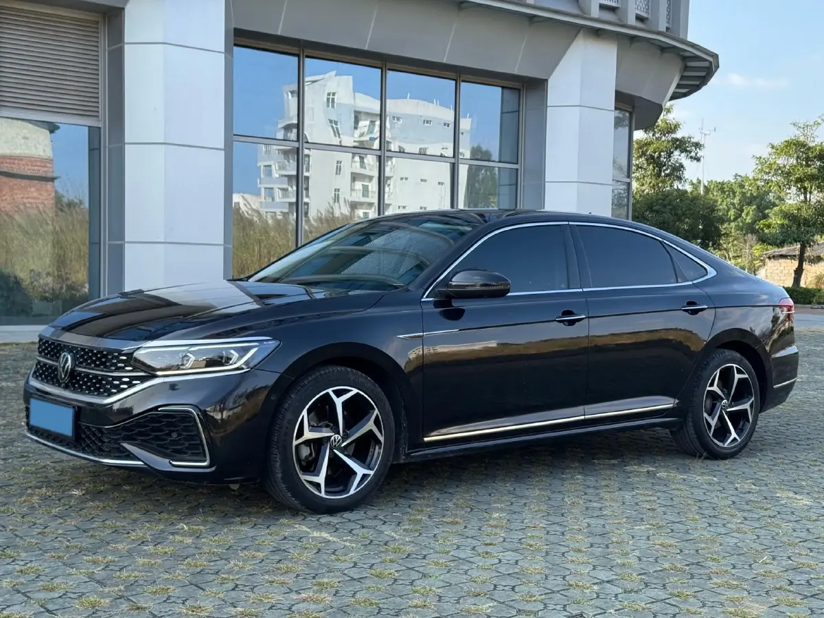 2023 Volkswagen Passat 2.0T 186HP L4 7DCT