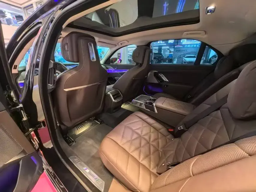 2023 BMW i7 BEV 101.7KWH,autocango,china used car exporter,china ev exporter,chinese used car exporter,chinese used ev exporter