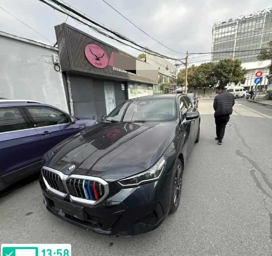 2024 BMW 5 Series 2.0T 190HP L4 8AT