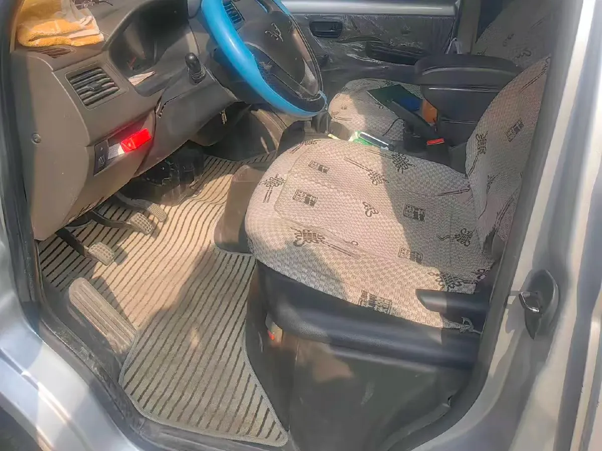 2022 WuLing RongGuang S 1.2L 76HP L4 5MT,autocango,china used car exporter,china ev exporter,chinese used car exporter,chinese used ev exporter