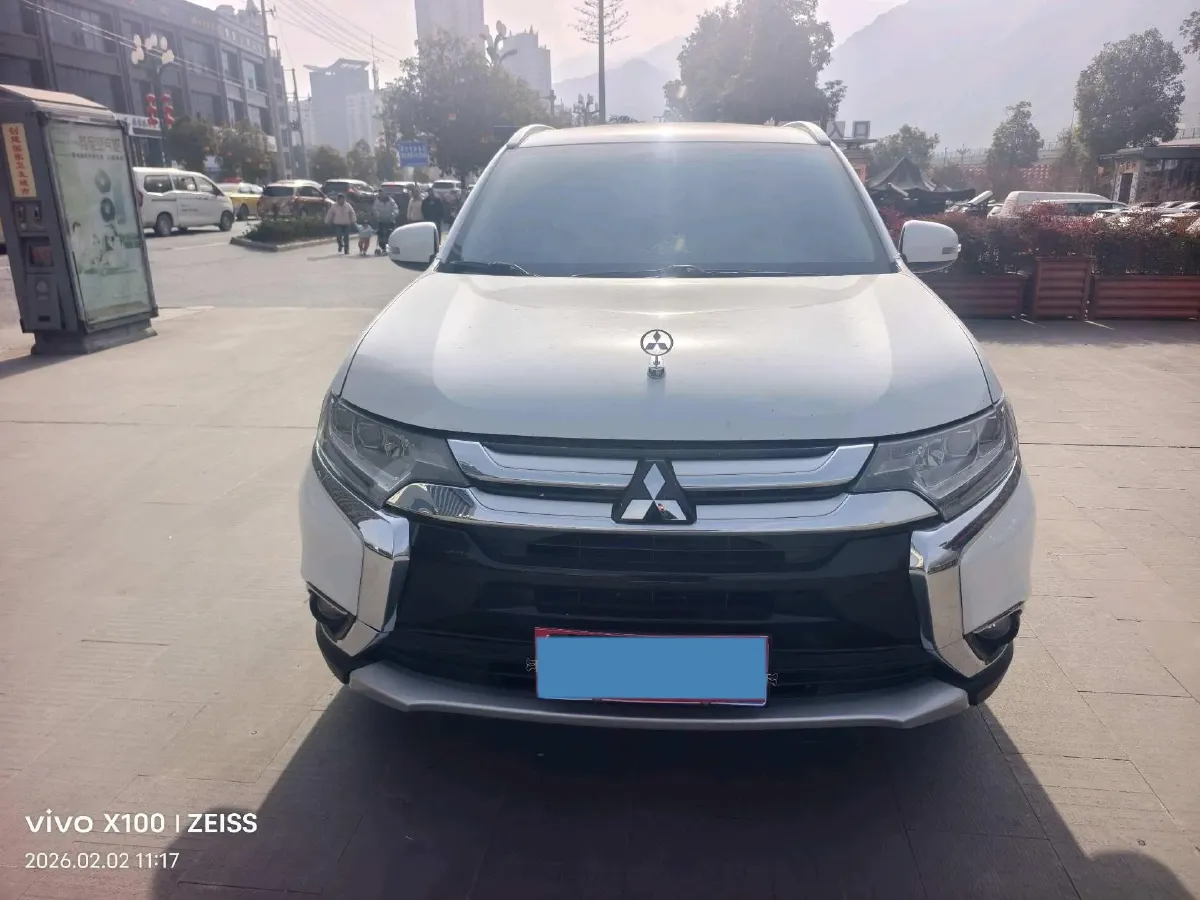2018 Mitsubishi Outlander 2.4L 192HP L4 CVT,autocango,china used car exporter,china ev exporter,chinese used car exporter,chinese used ev exporter