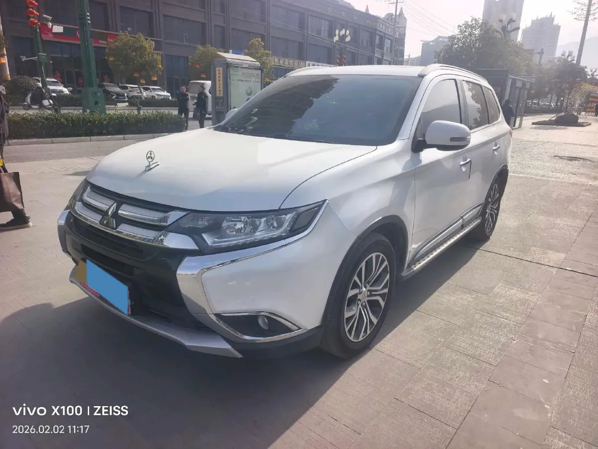 2018 Mitsubishi Outlander 2.4L 192HP L4 CVT,autocango,china used car exporter,china ev exporter,chinese used car exporter,chinese used ev exporter