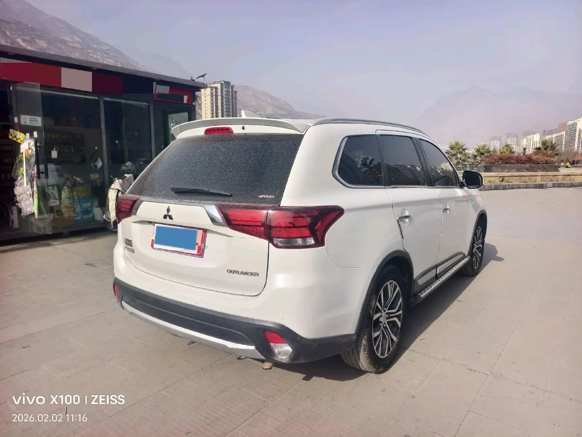 2018 Mitsubishi Outlander 2.4L 192HP L4 CVT,autocango,china used car exporter,china ev exporter,chinese used car exporter,chinese used ev exporter