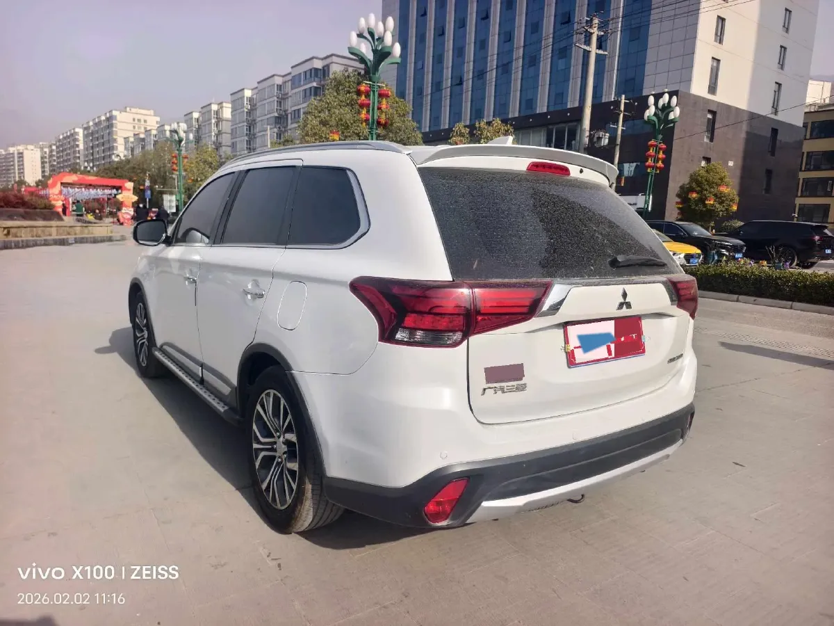 2018 Mitsubishi Outlander 2.4L 192HP L4 CVT,autocango,china used car exporter,china ev exporter,chinese used car exporter,chinese used ev exporter