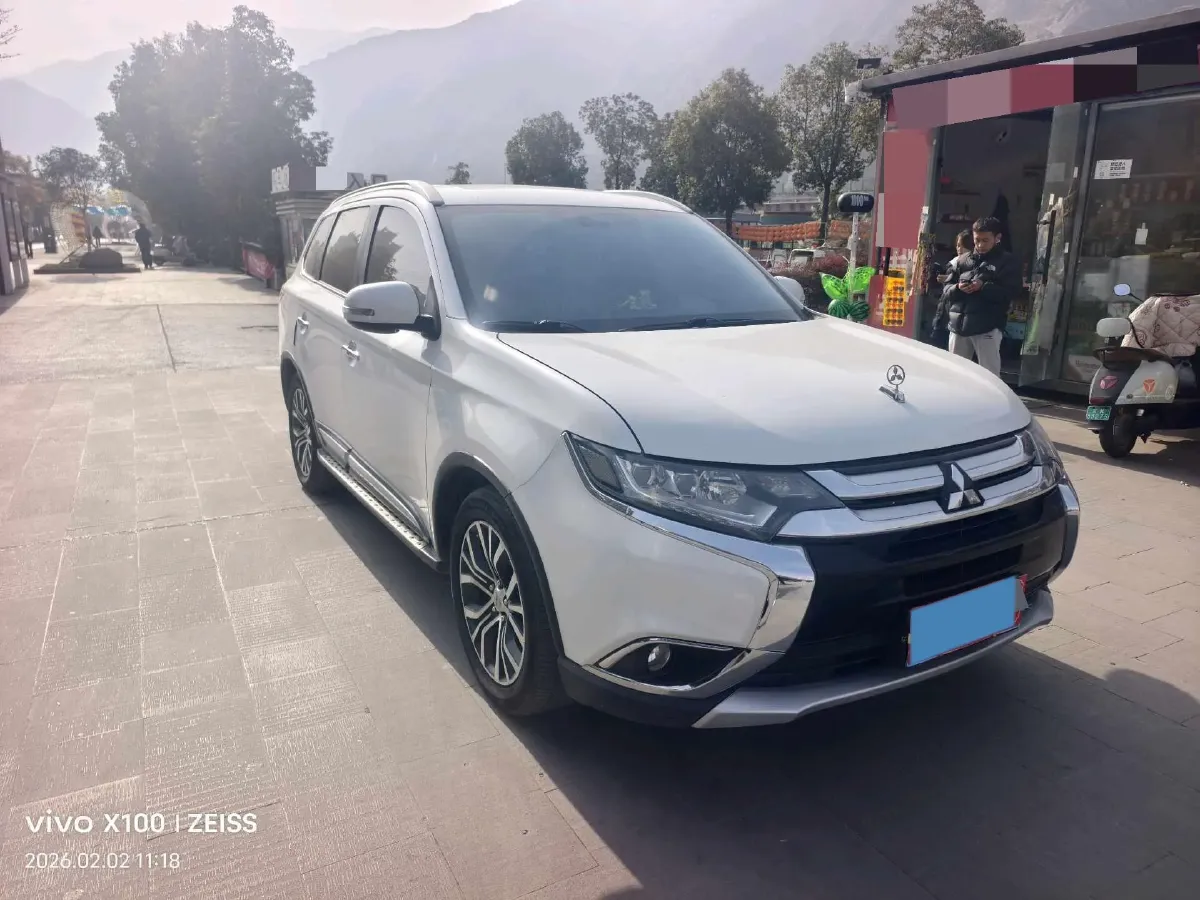 2018 Mitsubishi Outlander 2.4L 192HP L4 CVT,autocango,china used car exporter,china ev exporter,chinese used car exporter,chinese used ev exporter