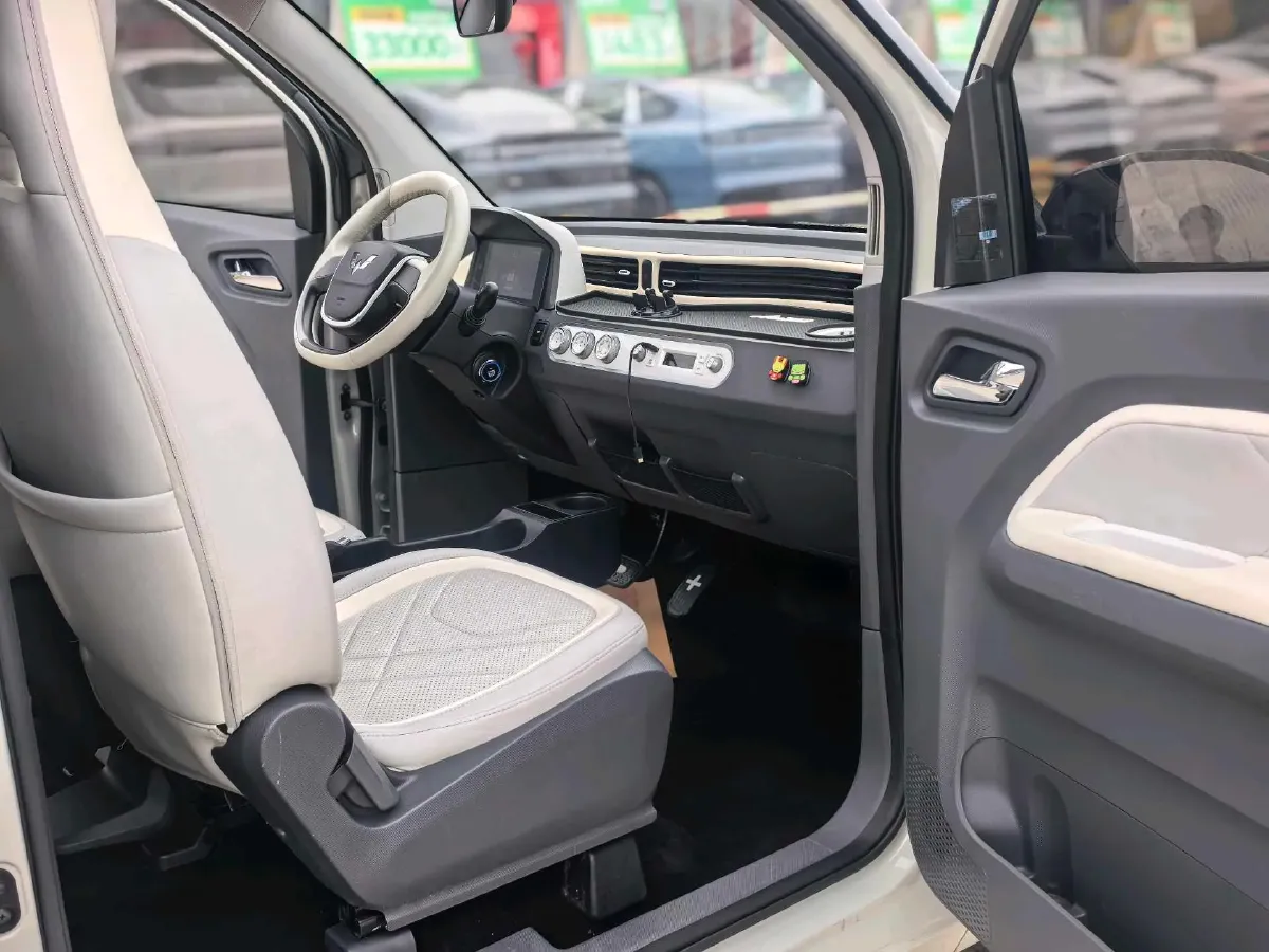 2022 LingBox uni BEV 11.52KWH,autocango,china used car exporter,china ev exporter,chinese used car exporter,chinese used ev exporter