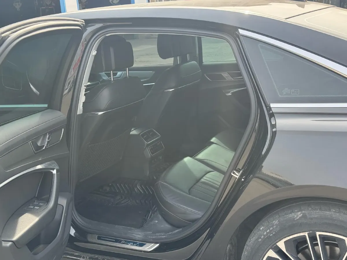 2023 Audi A6L 2.0T 245HP L4 7DCT,autocango,china used car exporter,china ev exporter,chinese used car exporter,chinese used ev exporter