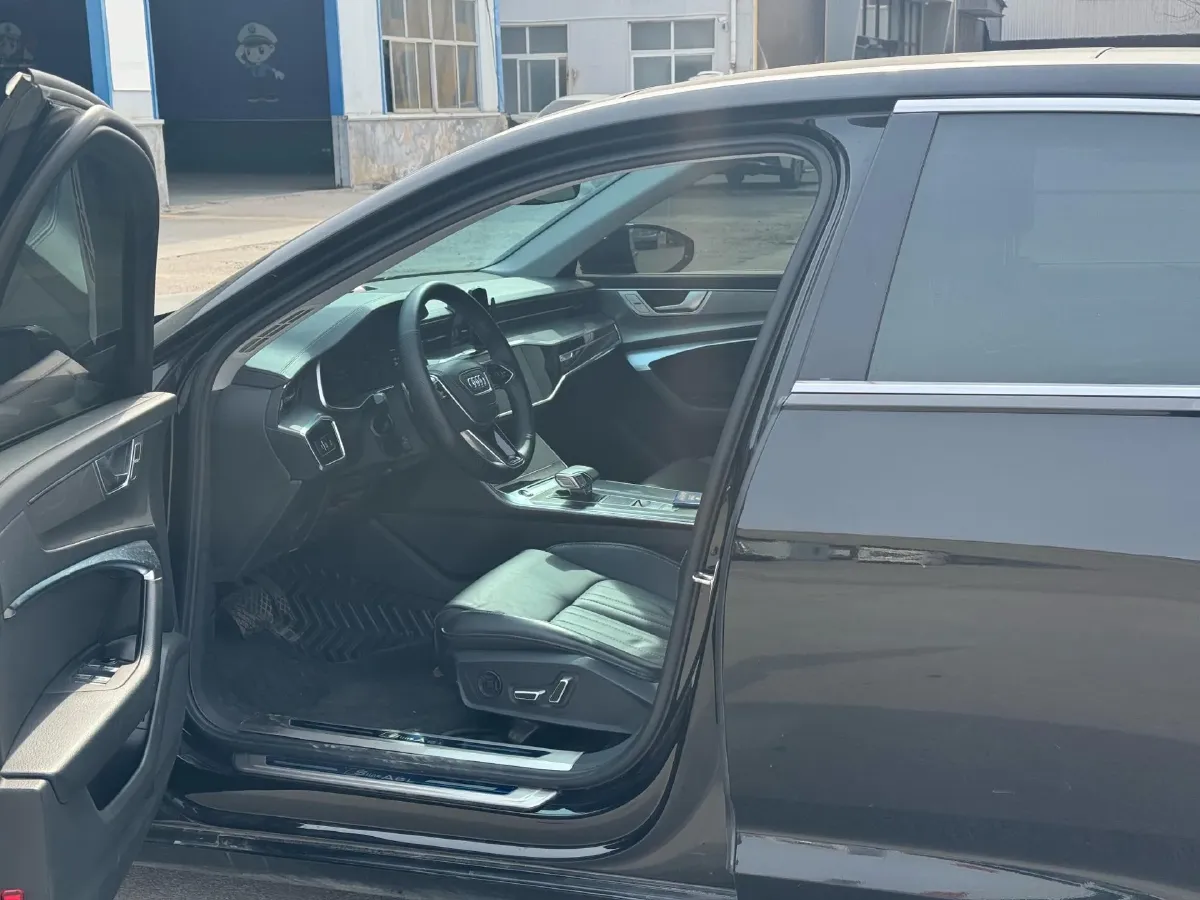 2023 Audi A6L 2.0T 245HP L4 7DCT,autocango,china used car exporter,china ev exporter,chinese used car exporter,chinese used ev exporter