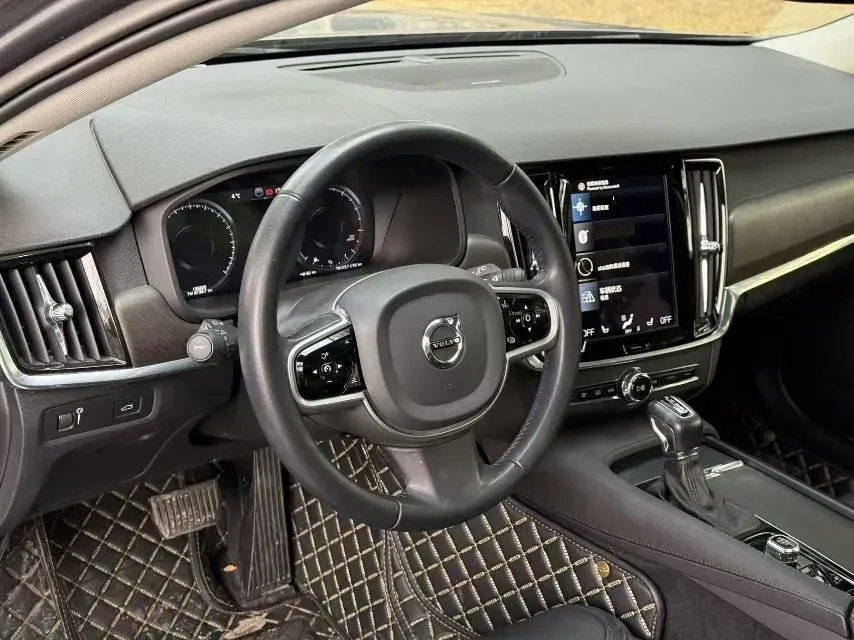 2020 Volvo V90 2.0T 254HP L4 8AT,autocango,china used car exporter,china ev exporter,chinese used car exporter,chinese used ev exporter