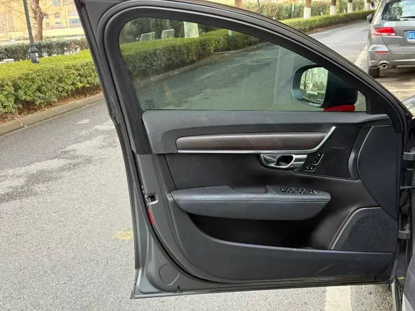 2020 Volvo V90 2.0T 254HP L4 8AT,autocango,china used car exporter,china ev exporter,chinese used car exporter,chinese used ev exporter