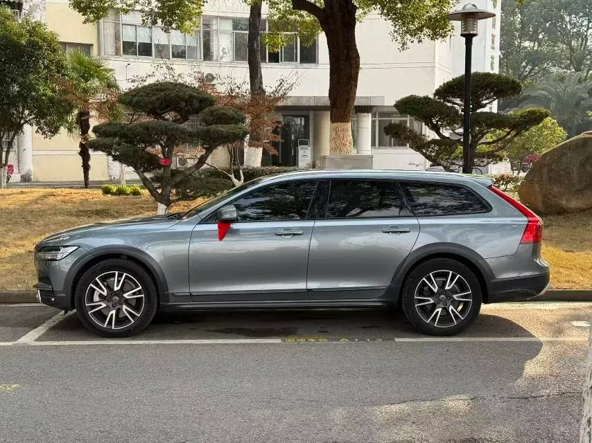 2020 Volvo V90 2.0T 254HP L4 8AT,autocango,china used car exporter,china ev exporter,chinese used car exporter,chinese used ev exporter