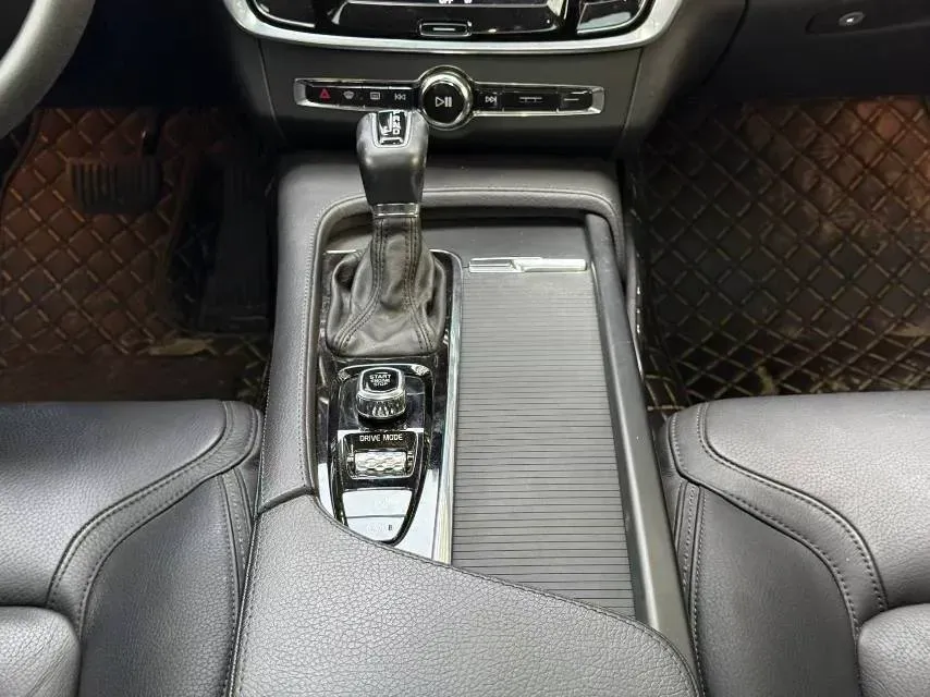 2020 Volvo V90 2.0T 254HP L4 8AT,autocango,china used car exporter,china ev exporter,chinese used car exporter,chinese used ev exporter