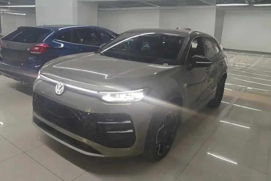 2025 Volkswagen Tayron 2.0T 220HP L4 7DCT