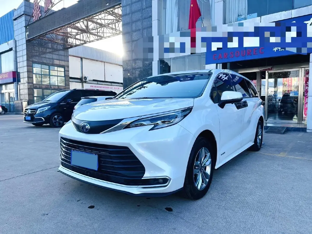 2023 Toyota Sienna 2.5L 189HP L4 E-CVT Hybrid
