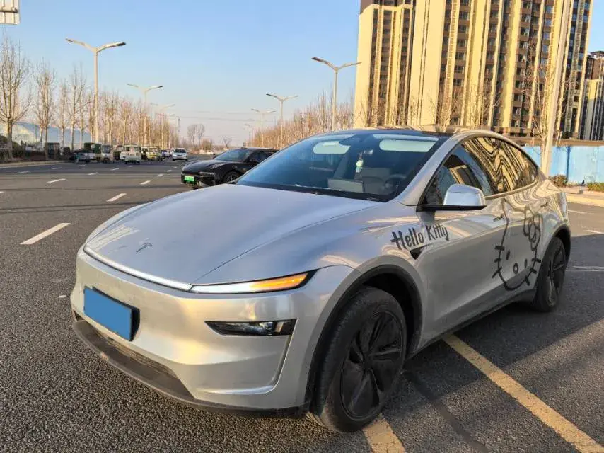 2025 Tesla Model Y BEV 62.5KWH