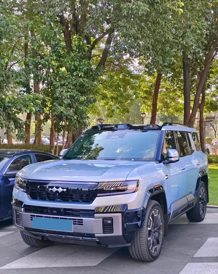 2025 FangChengBao Bao 8 2.0T 245HP L4 E-CVT PHEV 36.8KWH