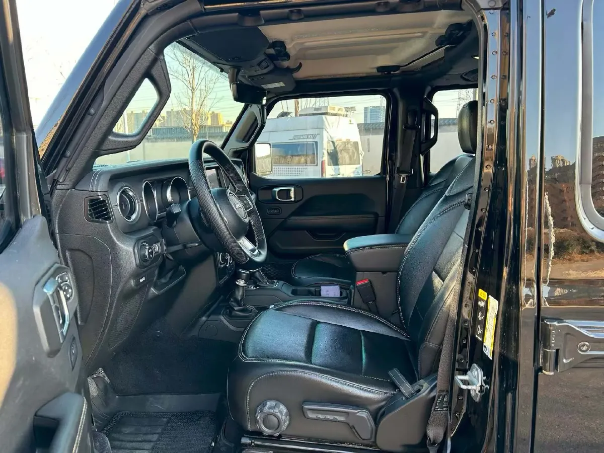 2022 Jeep Gladiator 3.6L 284HP V6 8AT,autocango,china used car exporter,china ev exporter,chinese used car exporter,chinese used ev exporter