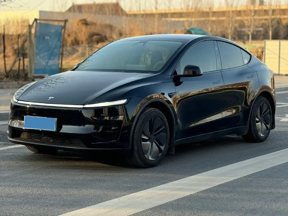 2025 Tesla Model Y BEV 62.5KWH