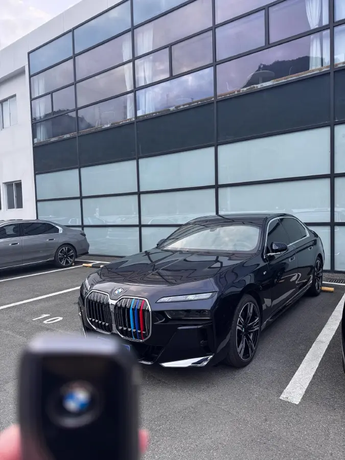 2023 BMW 7 Series 3.0T 381HP L6 8AT