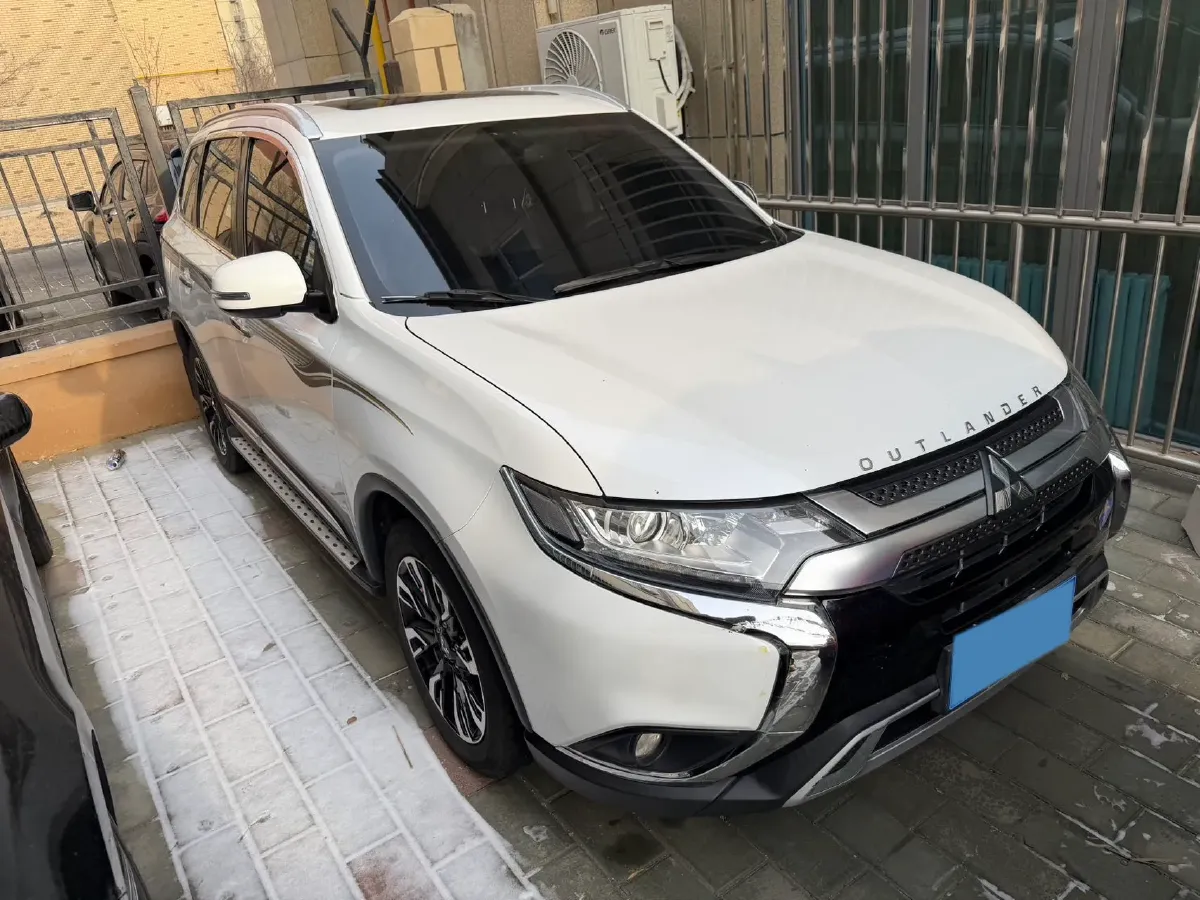 2019 Mitsubishi Outlander 2.0L 166HP L4 CVT,autocango,china used car exporter,china ev exporter,chinese used car exporter,chinese used ev exporter