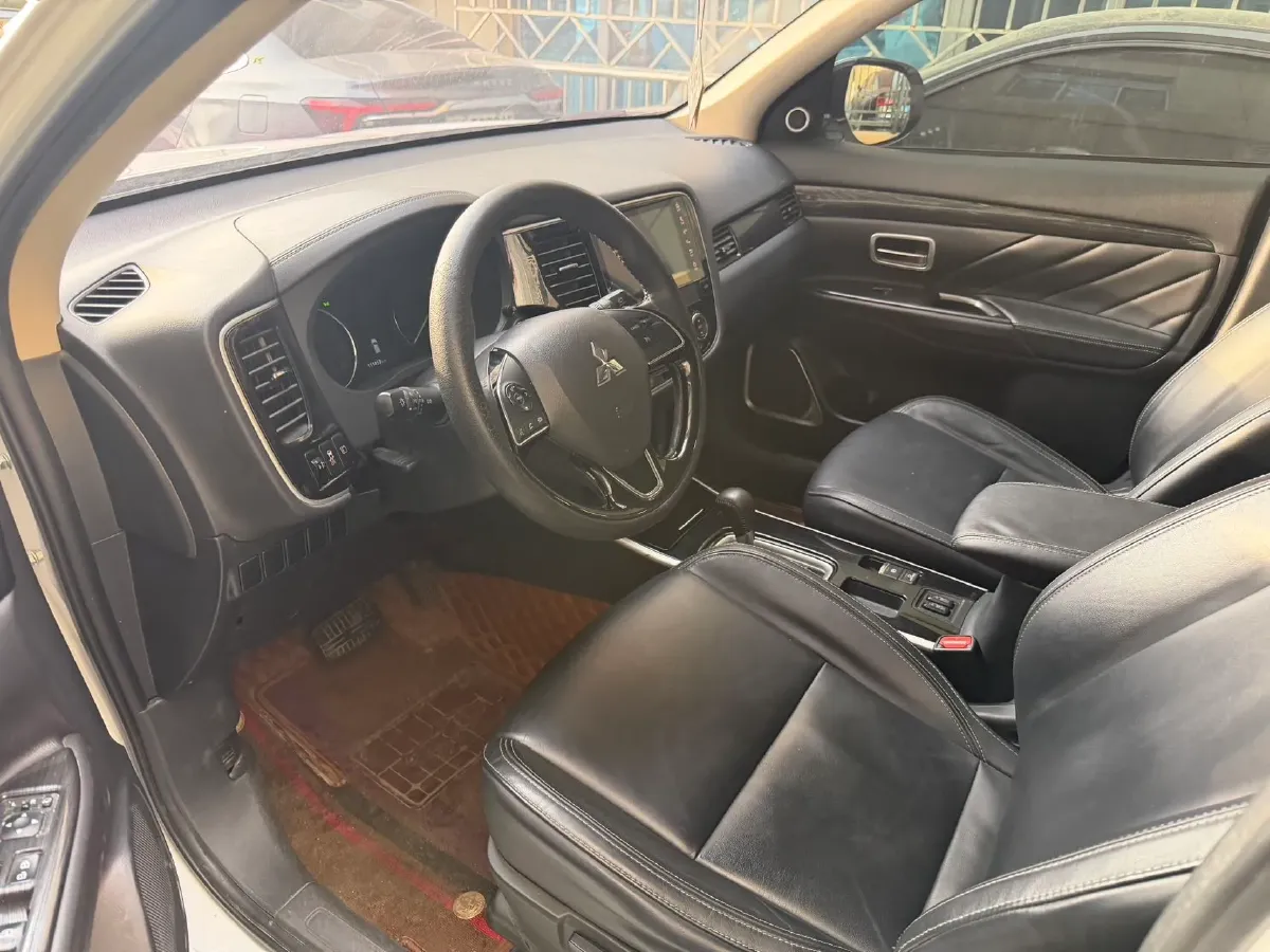 2019 Mitsubishi Outlander 2.0L 166HP L4 CVT,autocango,china used car exporter,china ev exporter,chinese used car exporter,chinese used ev exporter