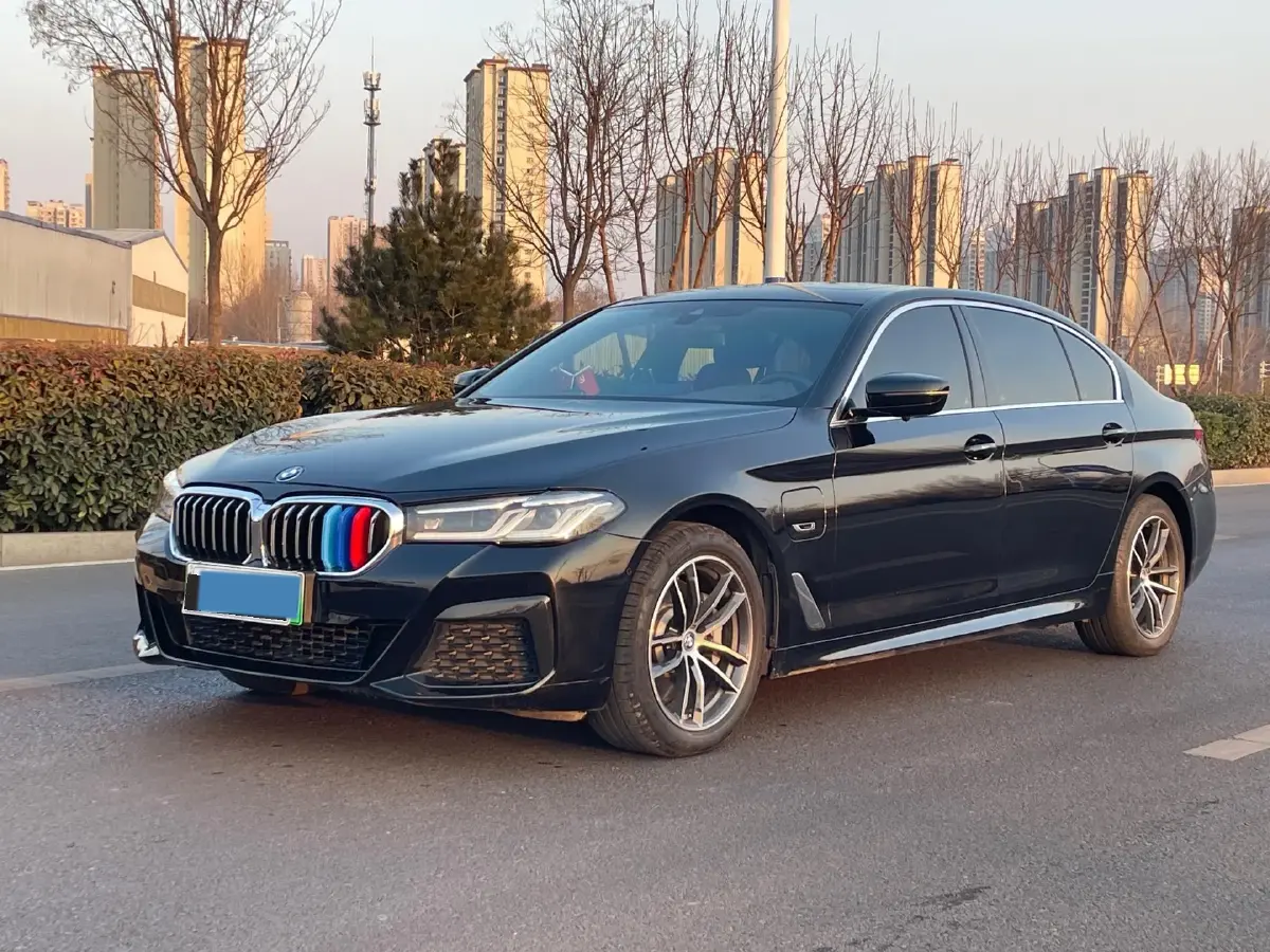 2022 BMW 5 Series 2.0T 184HP L4 8AT PHEV 17.7KWH