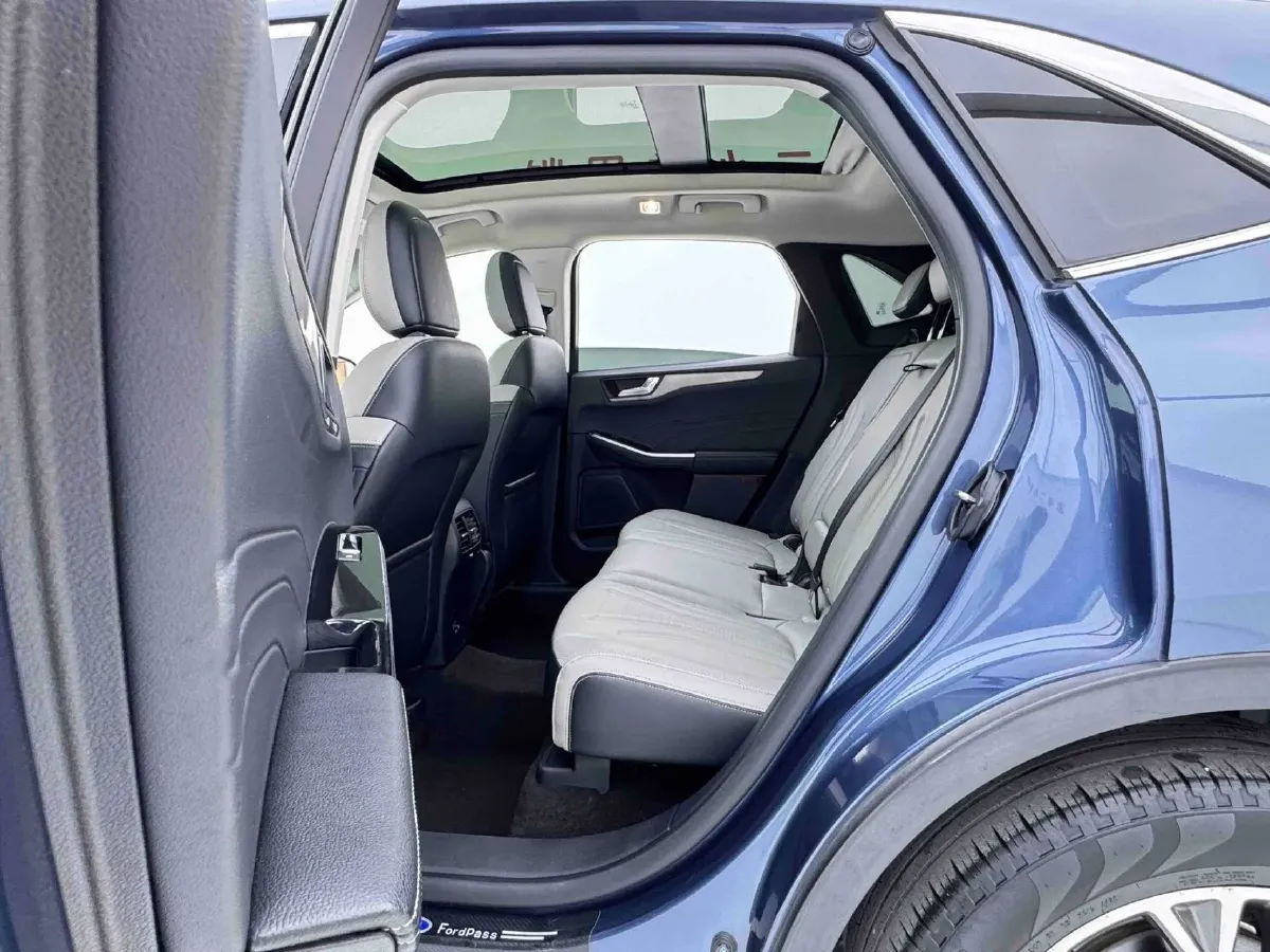 2020 Ford Escape 2.0T 248HP L4 8AT,autocango,china used car exporter,china ev exporter,chinese used car exporter,chinese used ev exporter