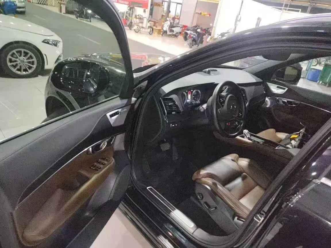 2021 Volvo XC90 PHEV 2.0T 303HP L4 8AT PHEV 11.6KWH,autocango,china used car exporter,china ev exporter,chinese used car exporter,chinese used ev exporter