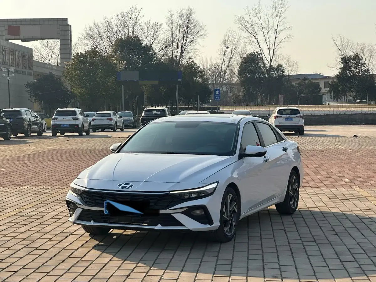 2022 Hyundai Elantra 1.5L 115HP L4 CVT