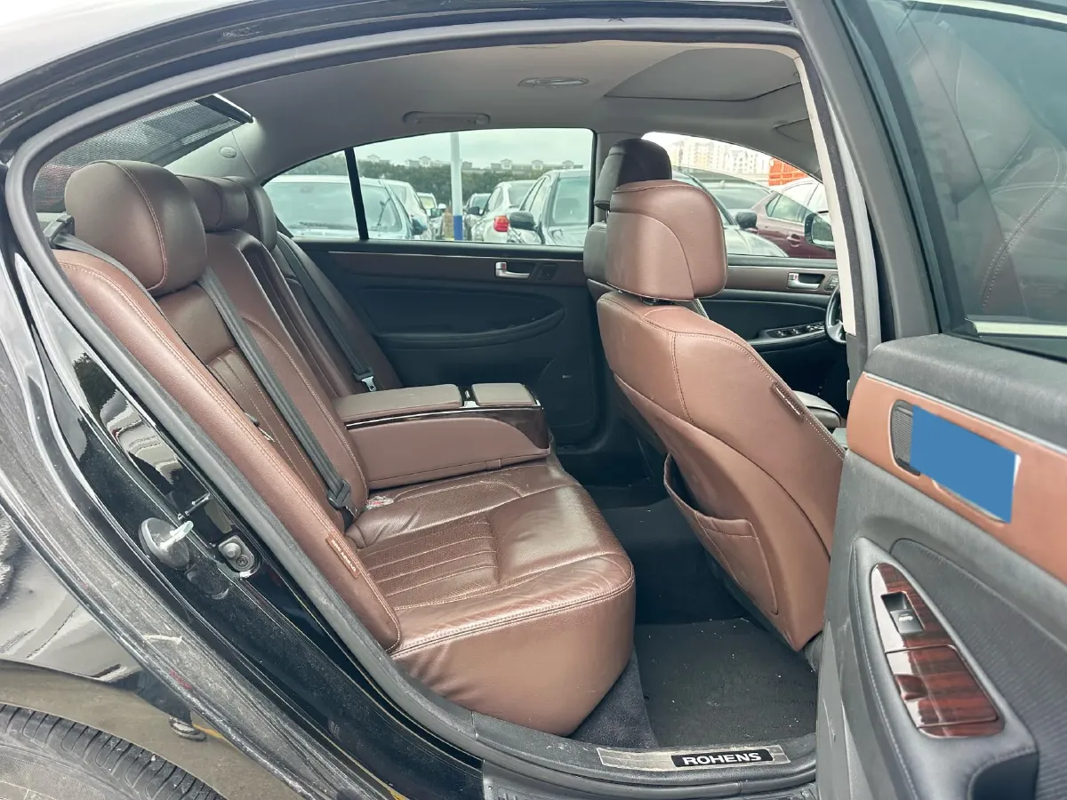 2012 Hyundai Rohens 3.0L 272HP V6 8AT,autocango,china used car exporter,china ev exporter,chinese used car exporter,chinese used ev exporter