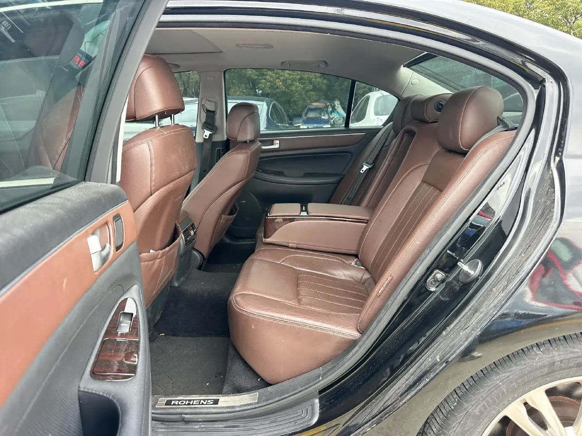 2012 Hyundai Rohens 3.0L 272HP V6 8AT,autocango,china used car exporter,china ev exporter,chinese used car exporter,chinese used ev exporter