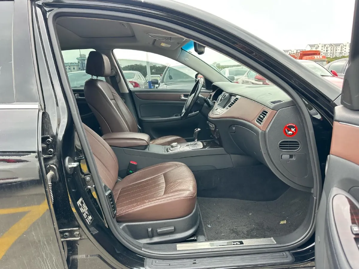 2012 Hyundai Rohens 3.0L 272HP V6 8AT,autocango,china used car exporter,china ev exporter,chinese used car exporter,chinese used ev exporter